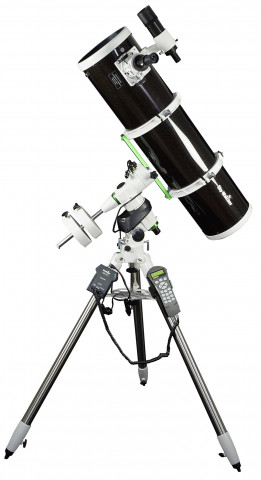 SkyWatcher Explorer-200P (200/1000) Newtonian reflector on EQ5-GoTo mount